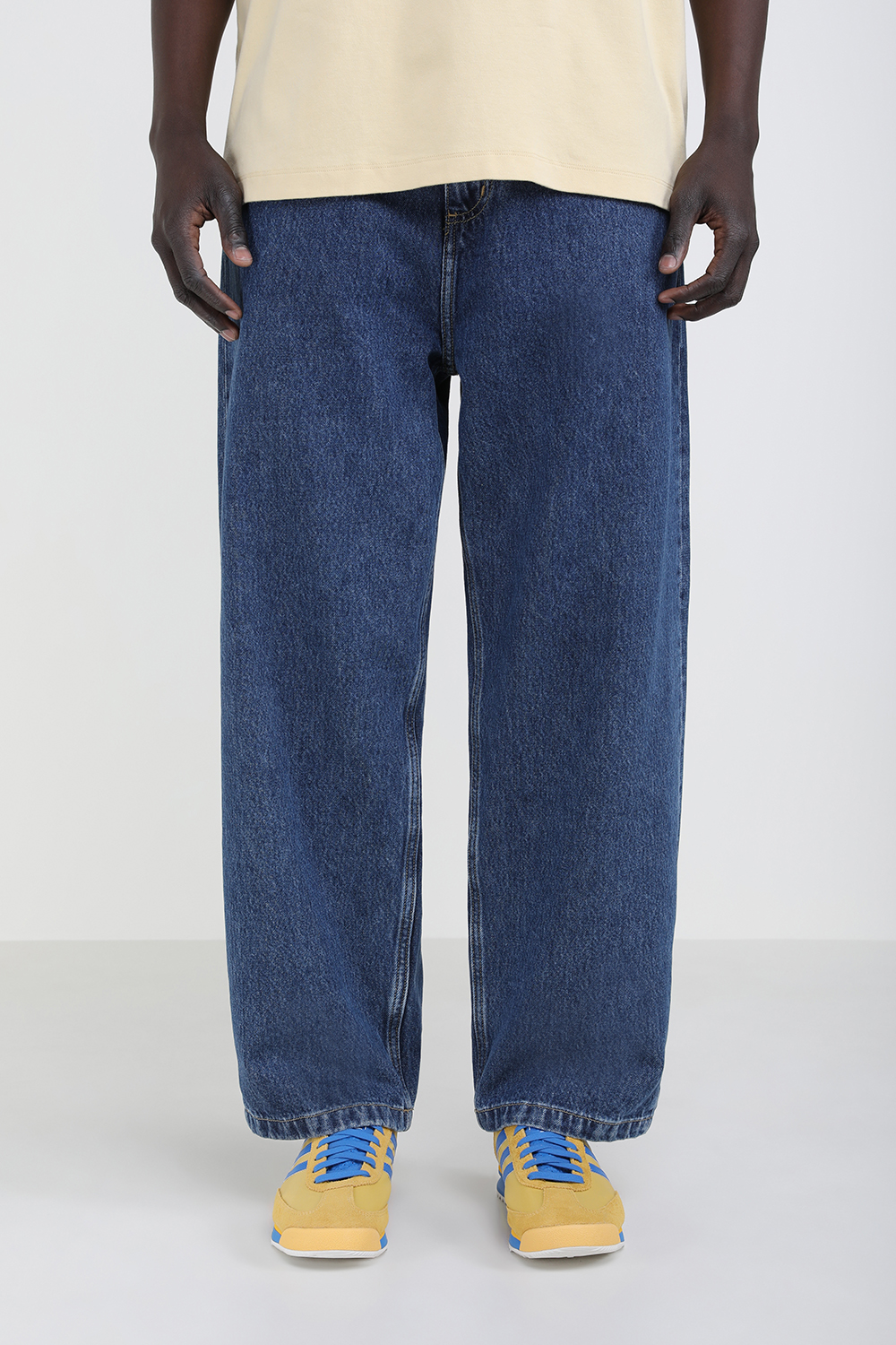 תמונת כל הלוק של נעלי סניקרס SL 72